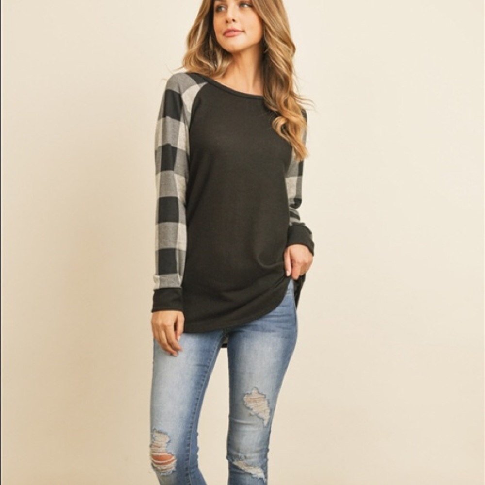 🖤BUFFALO PLAID TEE🤍